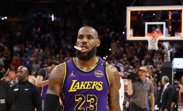 足球免费直播在线观看免费-詹皇低迷只因生病！雷迪克揽责，浓眉发声：避免连败