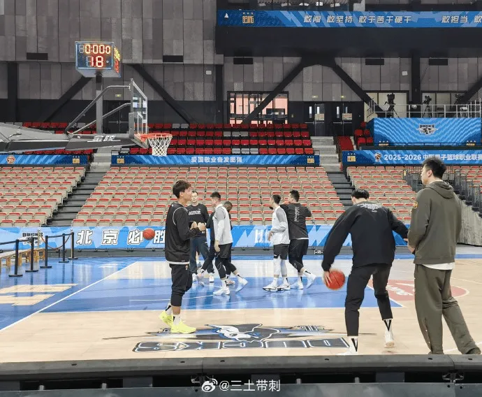 足球免费直播在线观看免费-媒体人：赵睿&amp;amp;曾凡博参加了踩场训练，北控男篮基本也都在